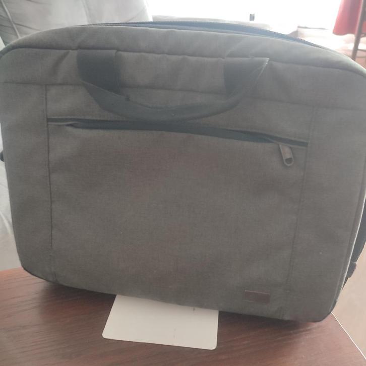 CASE LOGIC - Sacoche PC 14 Pouces, Informatique & Logiciels, Sacoches d'ordinateur portable, Comme neuf, Sac à bandoulière, 14 pouces