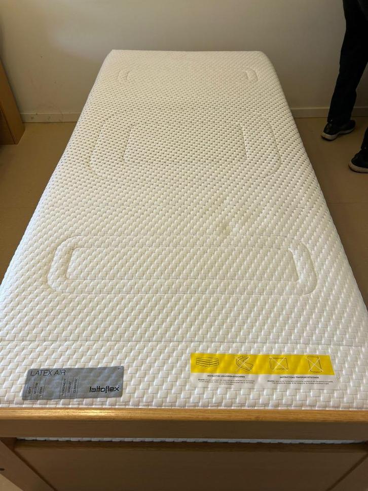 Bedden en matrassen: 1of 2 stuks, (prijs/stuk), Huis en Inrichting, Slaapkamer | Bedden, Gebruikt, Eenpersoons, 90 cm, 200 cm