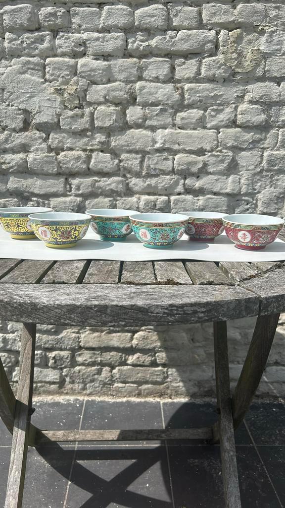 Set van 6 porseleinen soepkommen – geel, rood & turquoise, Antiek en Kunst, Antiek | Porselein, Ophalen