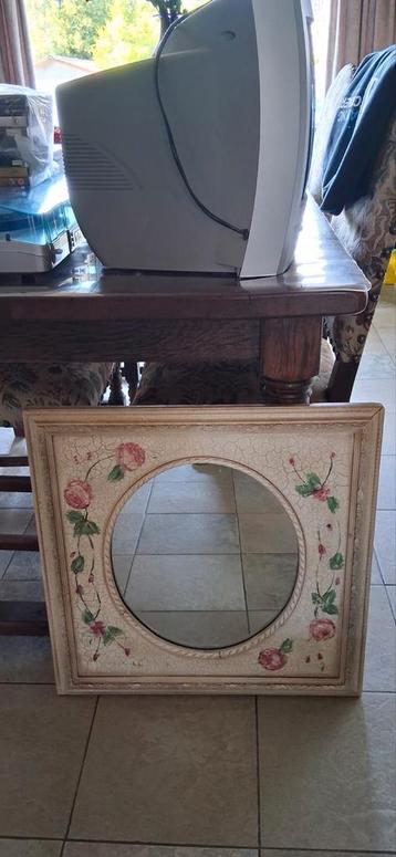 Spiegel in hout met bloemenmotief, Huis en Inrichting, Woonaccessoires | Spiegels, Ophalen, Zo goed als nieuw