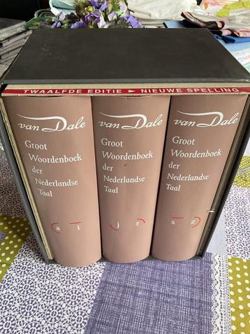 Van Dale groot woordenboek der Nederlandse taal, 3 delig beschikbaar voor biedingen
