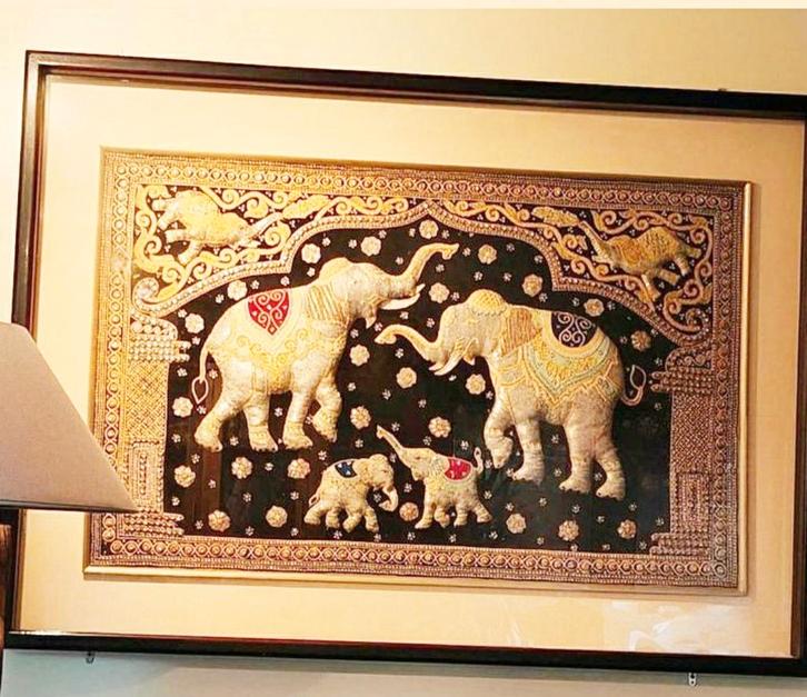 Toile Kalaga birmane dans un cadre en bois massif., Antiquités & Art, Art | Art non-occidental, Enlèvement