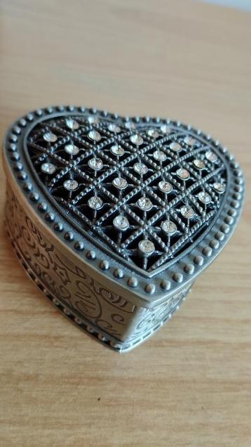 Boîte à bijoux  beschikbaar voor biedingen