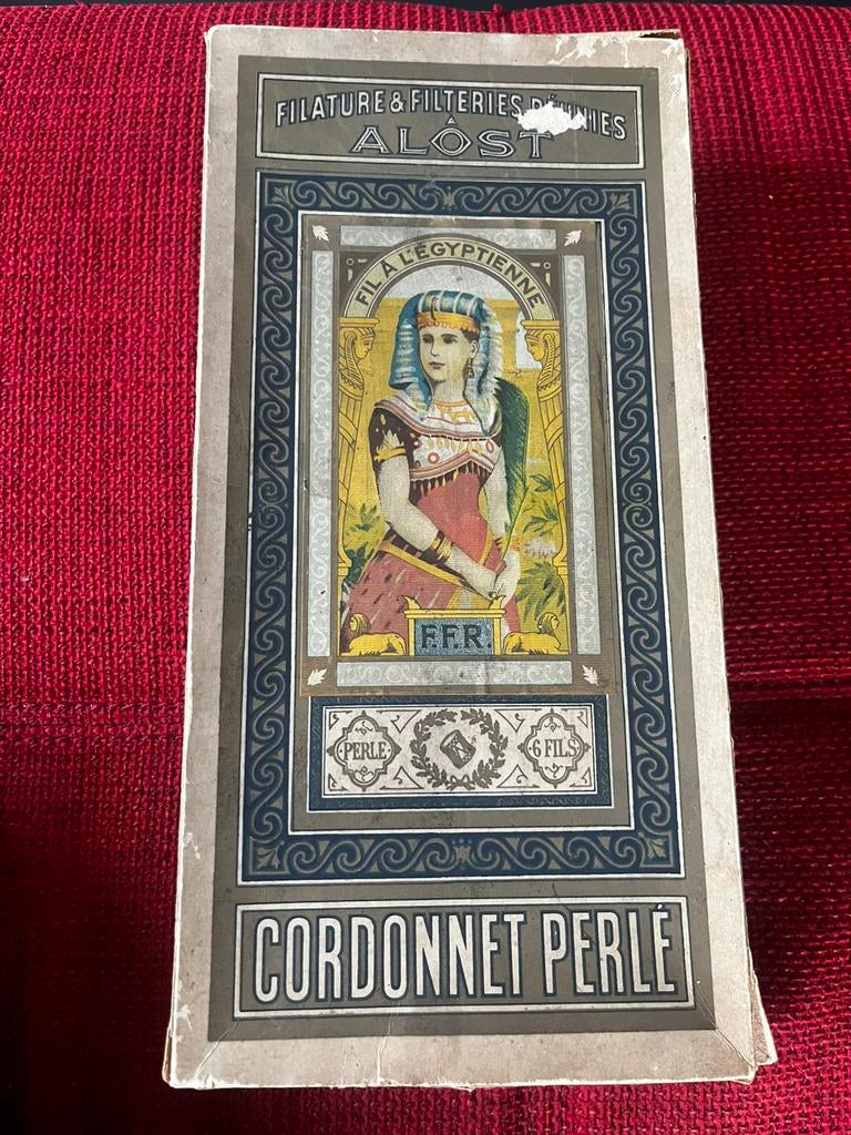 Textiel Aalst - doos naaigaren FFR nr20, Livres, Histoire & Politique, Comme neuf, Enlèvement ou Envoi