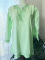 Oosterse tuniek met pastelgroen borduursel, Kleding | Dames, Blouses en Tunieken, Ophalen of Verzenden, Gedragen, Groen