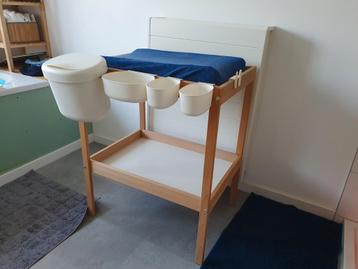 Verzorgingstafel IKEA Sniglar - met kussen, hoes en bakjes beschikbaar voor biedingen