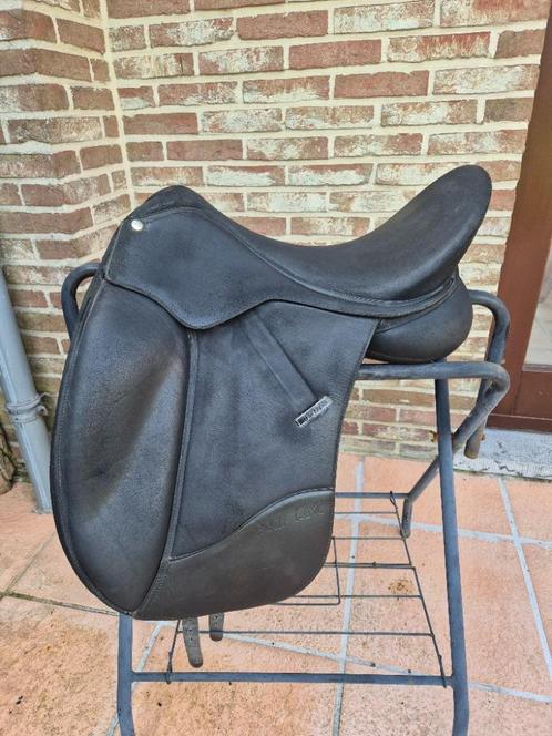 Wintec Isabell 17.5 dressuurzadel, Dieren en Toebehoren, Paarden en Pony's | Hoofdstellen en Tuigage, Dressuur, Ophalen of Verzenden