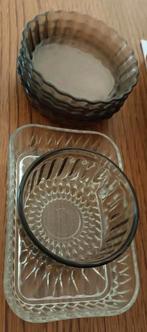 1 schaaltje 5 Arcopal taartjes gerookt glas + Duralex boterv, Huis en Inrichting, Ophalen, Gebruikt, Bruin, Bak of Kom