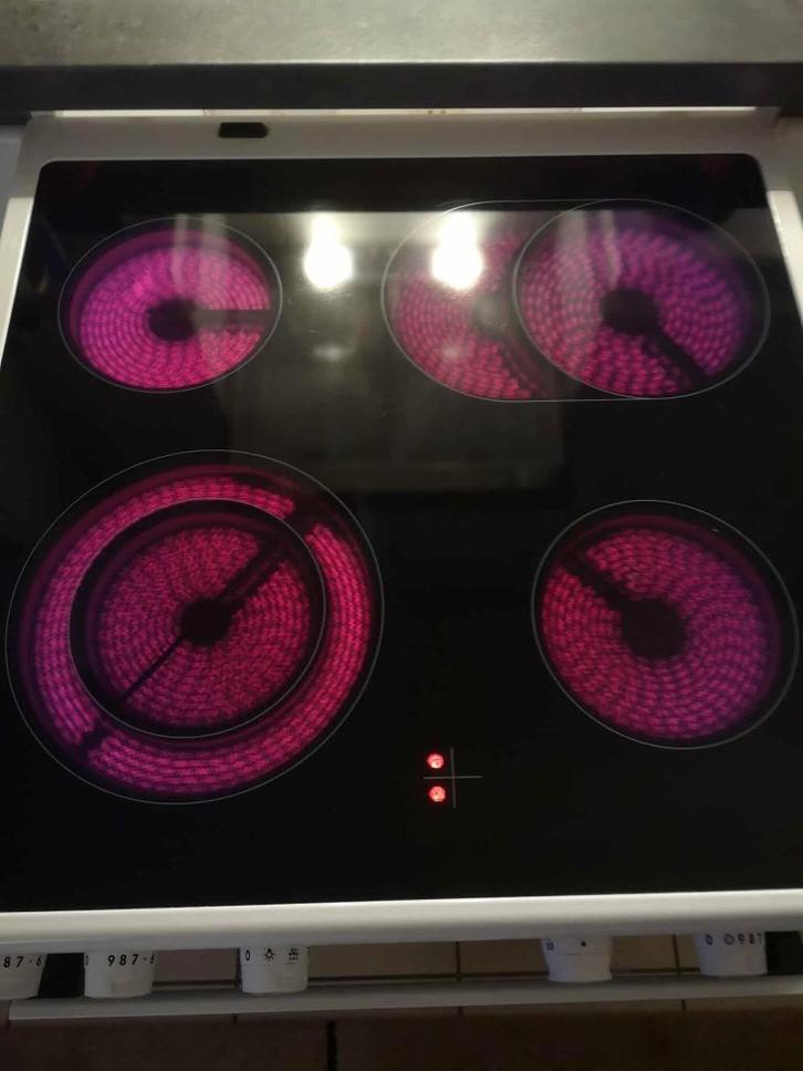 AEG Vitrokeramisch kookfornuis., Elektronische apparatuur, Fornuizen, Zo goed als nieuw, Vrijstaand, Elektrisch, 5 kookzones of meer