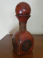 bouteille en verre vintage recouverte de cuir, Antiquités & Art, Enlèvement