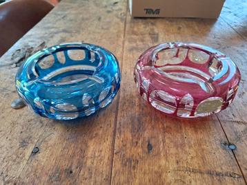 2 asbakken (€20 voor 2 stuks) beschikbaar voor biedingen