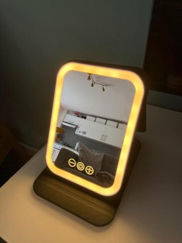 „MirrorPad Black“ – make-upspiegel beschikbaar voor biedingen