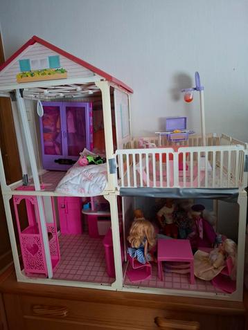 Barbiehuis, popjes en toebehoren beschikbaar voor biedingen