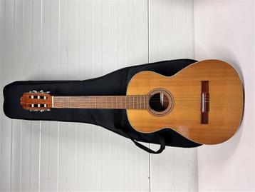 A6743. Juan Salvador gitaar met tas beschikbaar voor biedingen