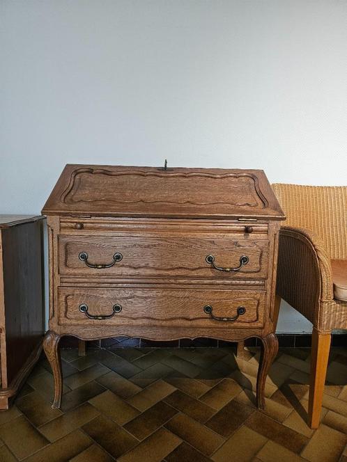 Mooie antieke houten schrijftafel te koop – Compact en st, Huis en Inrichting, Bureaus, Zo goed als nieuw, Bureau, Ophalen
