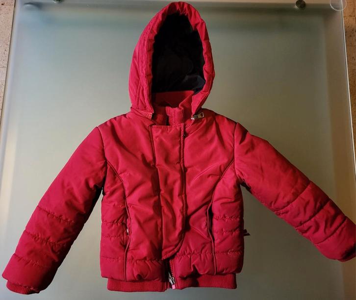 Mooie winterjas 2 jaar met afneembare kap, Kinderen en Baby's, Kinderkleding | Maat 92, Zo goed als nieuw, Jongen of Meisje, Jas