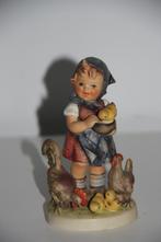 Hummel beeldje goebel * meisje die eten geeft * 199/v *12cm, Ophalen of Verzenden, Gebruikt, Hummel