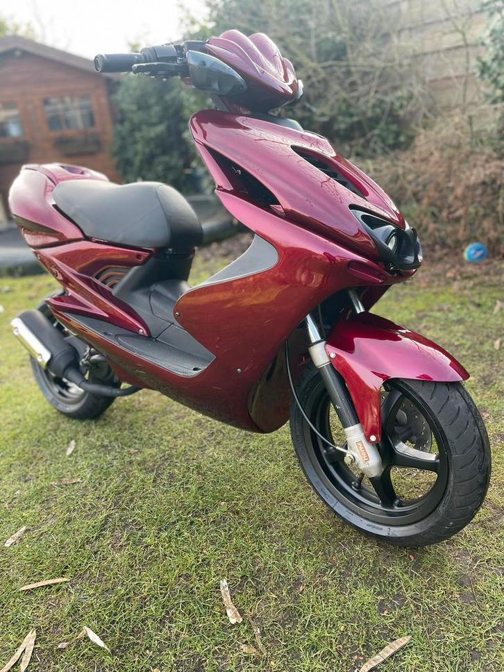 Yamaha aerox B klasse, Fietsen en Brommers, Scooters | Yamaha, Zo goed als nieuw, Aerox, Ophalen