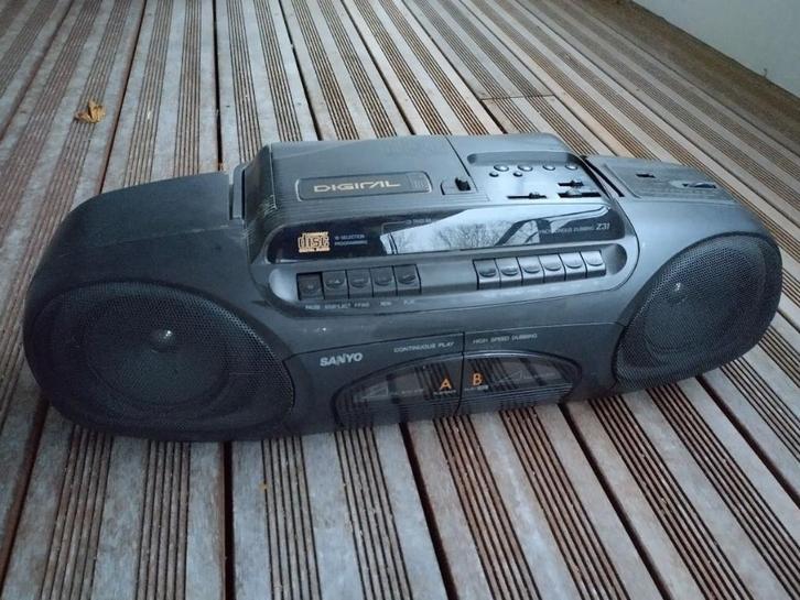 Radio cassettes Sanyo MCD-Z31L, TV, Hi-fi & Vidéo, Radios, Utilisé, Radio, Avec lecteur de CD, Enlèvement ou Envoi
