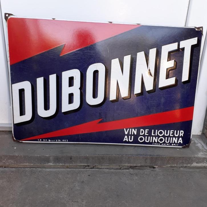 Emaille bord DUBONNET uit 1953 afm/ 70cm x 48cm, Verzamelen, Merken en Reclamevoorwerpen, Gebruikt, Reclamebord, Ophalen