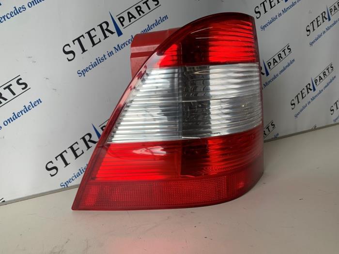 Achterlicht links van een Mercedes ML-Klasse, Auto-onderdelen, Verlichting, Mercedes-Benz, Gebruikt, 3 maanden garantie, Ophalen of Verzenden