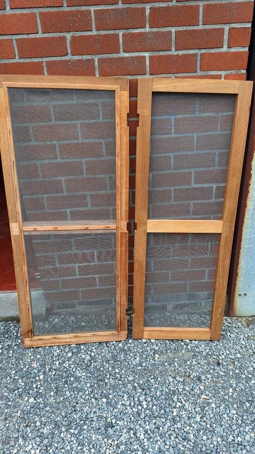 2 Heel Stevige Vliegenramen
2 maten, Doe-het-zelf en Bouw, Raamkozijnen en Schuifdeuren, Zo goed als nieuw, Hout, Ophalen