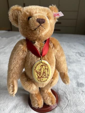 Steiff Museumbeer 2001 beschikbaar voor biedingen