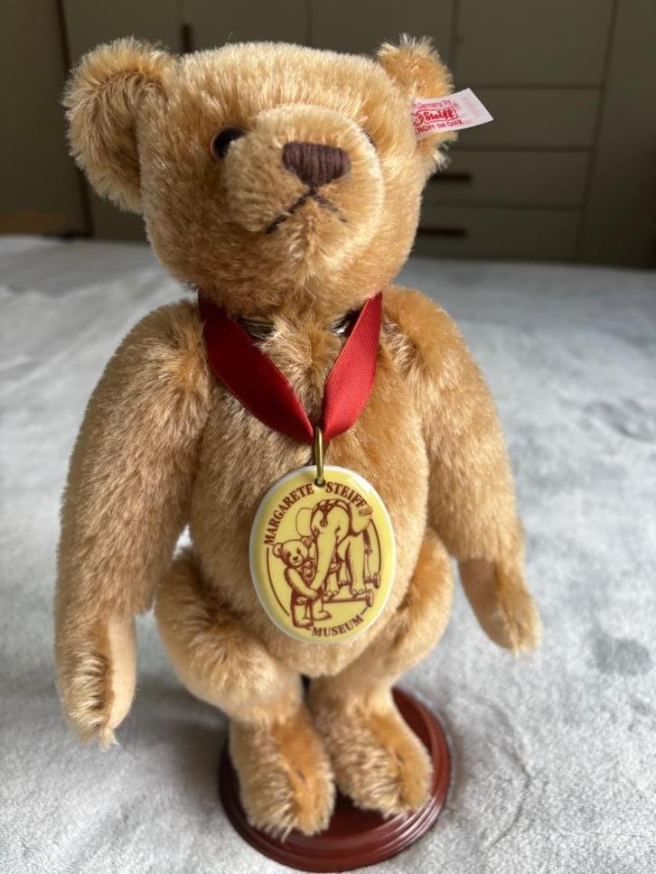 Steiff Museumbeer 2001, Verzamelen, Beren en Cherished Teddies, Zo goed als nieuw, Stoffen beer, Steiff, Ophalen of Verzenden