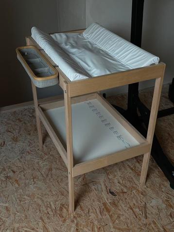 Luiertafel + ververskussen + Quax opbergvakje – in topstaat! beschikbaar voor biedingen