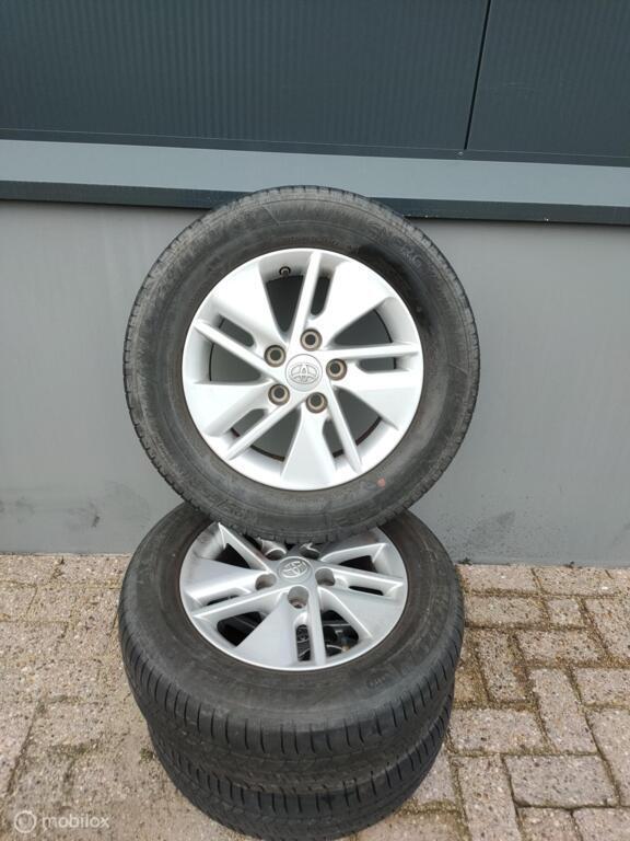 Toyota Auris Banden 195/65R15 91H Michelin- Energy- 05225, Auto-onderdelen, Overige Auto-onderdelen, Gereviseerd, Ophalen of Verzenden