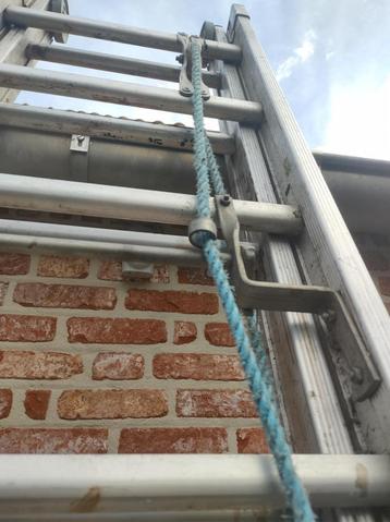 lange schuifladder beschikbaar voor biedingen