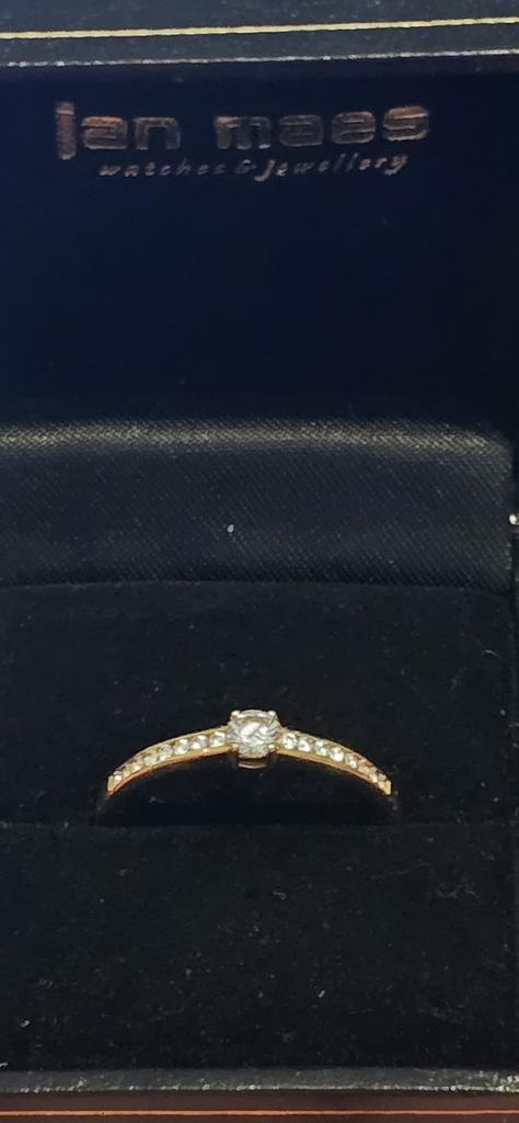 Verlovingsring 17 diamanten 0,36 ct totaal 18 kt goud (750), Handtassen en Accessoires, Ringen, Zo goed als nieuw, Dame, Goud