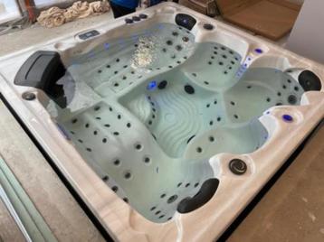 Nieuwe Jacuzzis promo 45% gratis levering  cover. Produkten beschikbaar voor biedingen