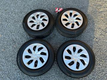 Banden + wieldeksels Toyota Yaris Cross Dynamic 16" beschikbaar voor biedingen