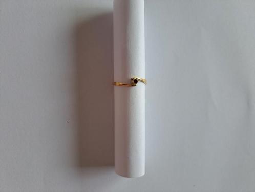 Gouden ring met een licht rood steentje, Handtassen en Accessoires, Ringen, Zo goed als nieuw, Rood, Goud, Ophalen of Verzenden