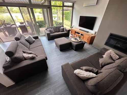 salon bruin (chocolade) 2x 2,5 zit, 4 zit, 2x poef ZETELS, Huis en Inrichting, Zetels | Zetels, Gebruikt, Rechte bank, Overige maten