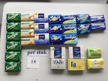 29 stukken zeep aan slechts 1 € per stuk + 8 zeepbakjes beschikbaar voor biedingen