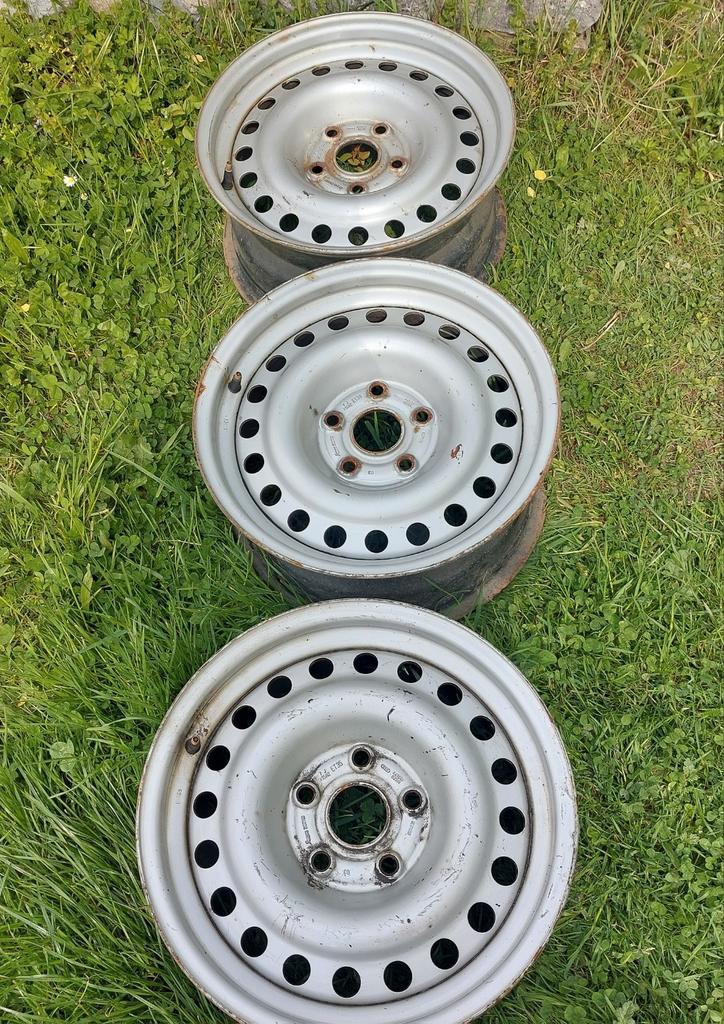 Audi plaatwerkvelgen ref. 441 601 025N — 7Jx15H2 ET35, Auto-onderdelen, Overige Auto-onderdelen, Audi, Gebruikt, Ophalen