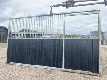 paardenboxen 1 x 5 meter 2 x 4 meter breed. beschikbaar voor biedingen