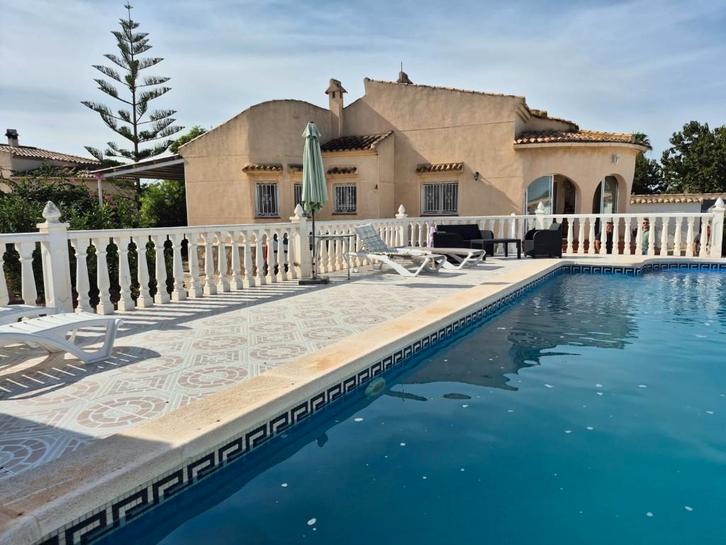 TE KOOP: PRIVÉVILLA MET ZWEMBAD EN GASTENZONE, Immo, Buitenland, Spanje, Woonhuis, Overige