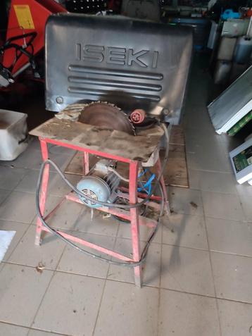 Tafelzaag beschikbaar voor biedingen