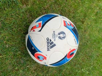 Voetbal Adidas Euro2016, Size 5, gesigneerd door Kevin De Br beschikbaar voor biedingen