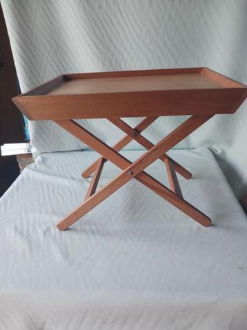 Dienbladtafel. Inklapbaar beschikbaar voor biedingen