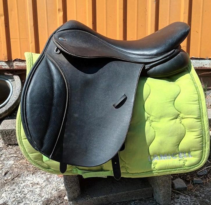 Veelzijdig zadel 17,5 inch of ruil, Dieren en Toebehoren, Paarden en Pony's | Zadels, Zo goed als nieuw, Recreatie, Ophalen