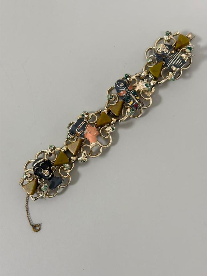 Vintage Egyptian Revival armband 1950-60 farao mummie sfinx, Handtassen en Accessoires, Antieke sieraden, Armband, Verguld, Ophalen of Verzenden