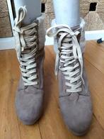 Laarsjes, Ophalen, Gedragen