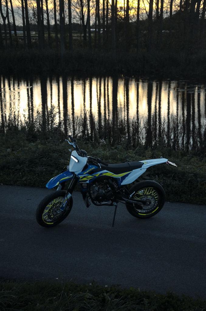 Sherco sm -rs 50 2023, Fietsen en Brommers, Brommers | Derbi, Zo goed als nieuw, Ophalen