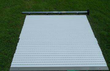 Te koop een nieuw geïsoleerd rolluik beschikbaar voor biedingen