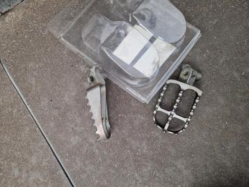 Originele footpegs Yamaha YZ250F YZ450F YZF250 YZF450 beschikbaar voor biedingen