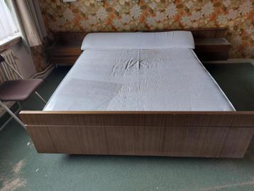 vintage bed begin jaren 60 beschikbaar voor biedingen